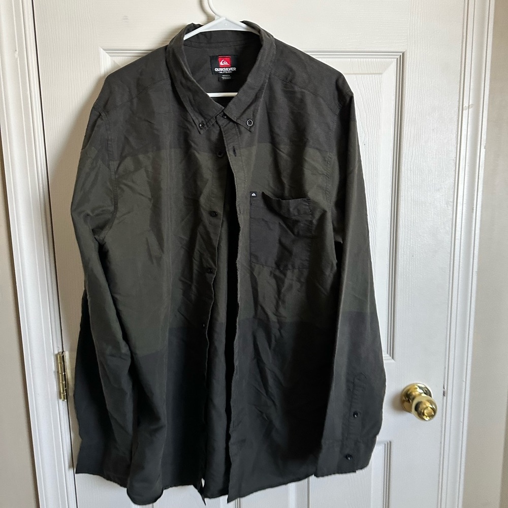 Quick silver button shirt